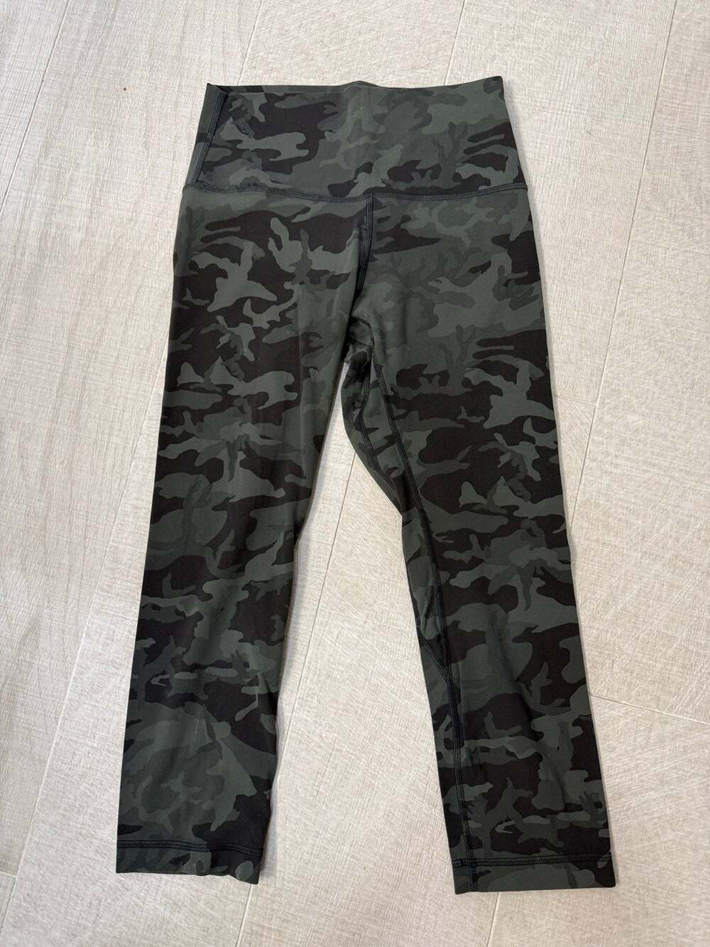 Lululemon Align Cropped Leggings - SZ 6- green and black camo